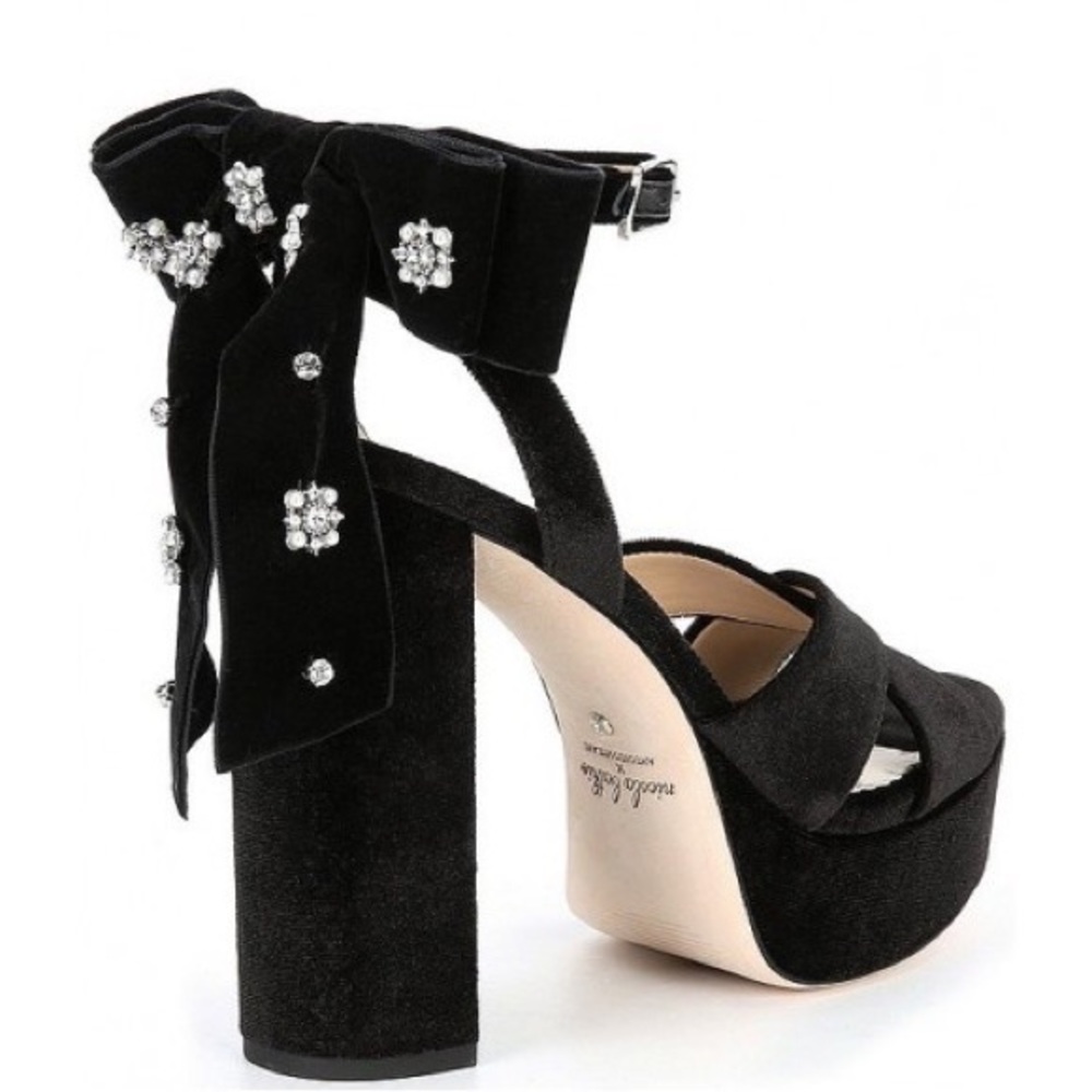 NWT Antonio Melani x Nicola Bathie Lila Velvet Bow Heels - size 6.5